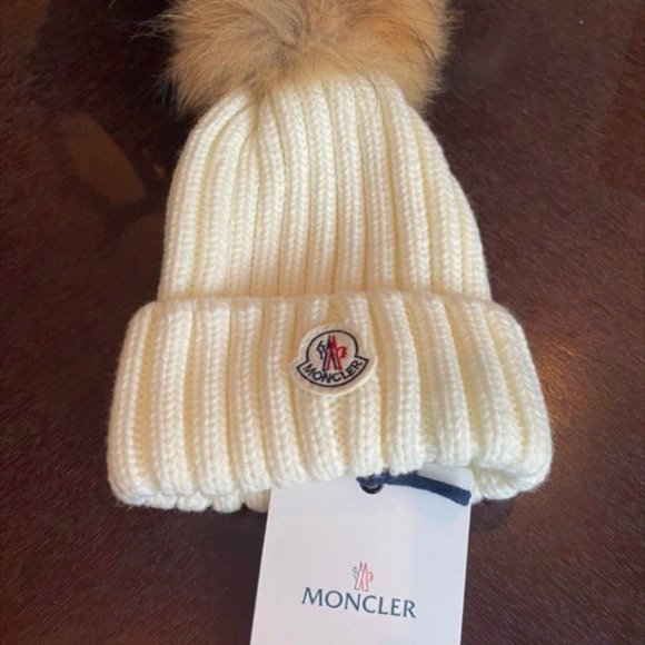 Authentic Moncler winter beanie for women - Picture 1 of 3